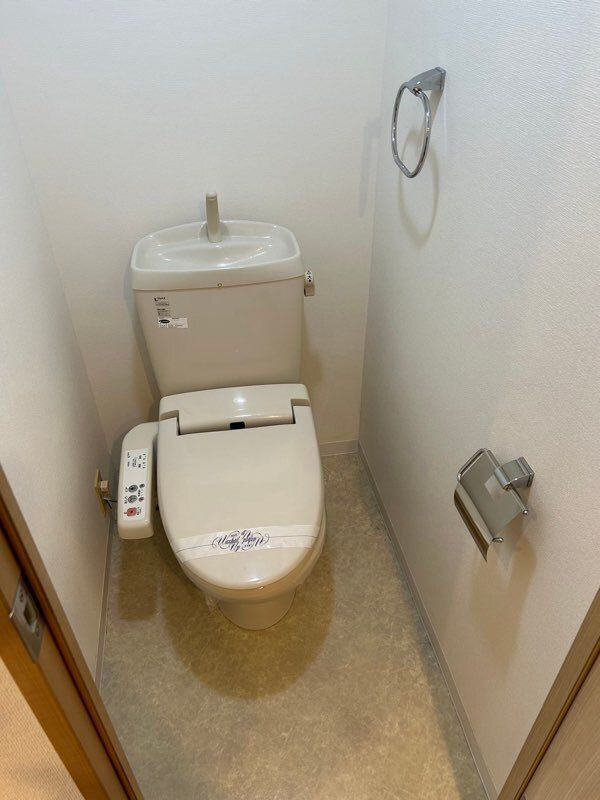 エステムコート三宮駅前ラ・ドゥーのトイレ|同物件別部屋写真