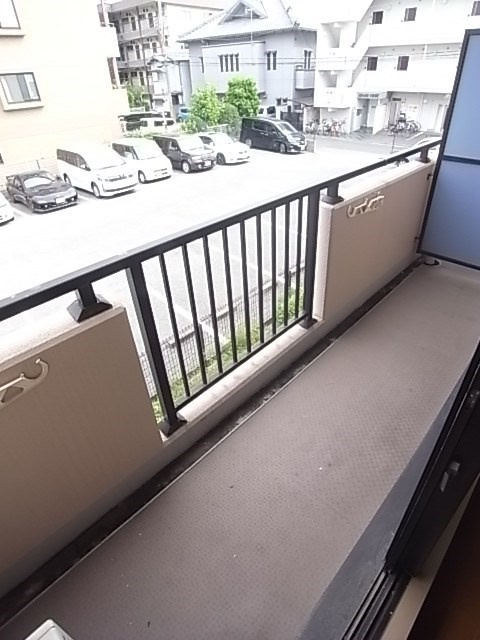 尼崎市南武庫之荘２丁目のアパートのバルコニー