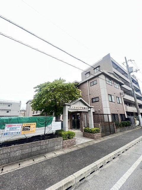 尼崎市南武庫之荘２丁目のアパートのエントランス