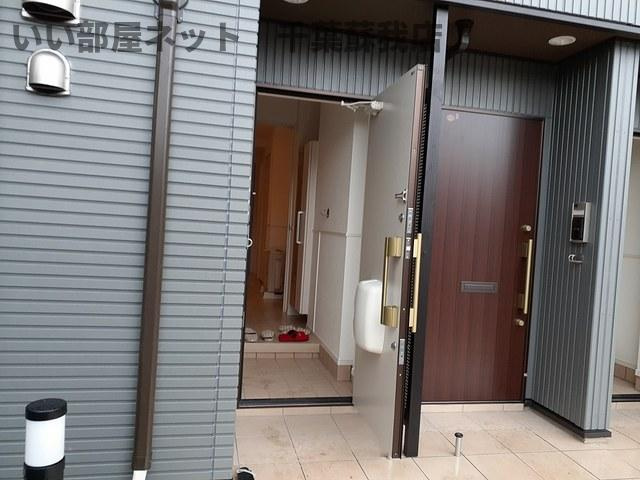 ビアンＫＴのエントランス|駐車スペースもあります