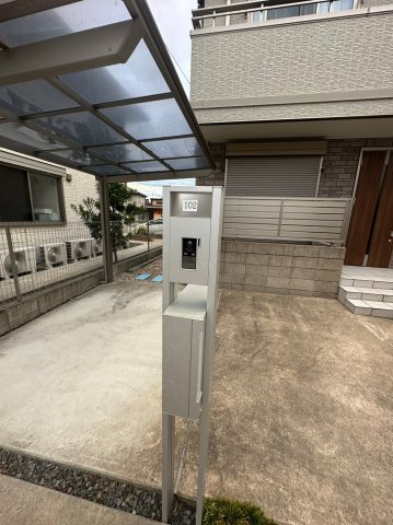 La fleurの駐車場