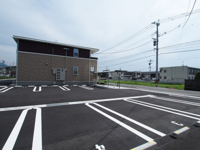 北九州市八幡西区野面１丁目のアパートの駐車場
