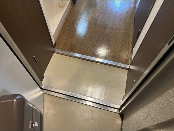 フォレスト西宮の玄関