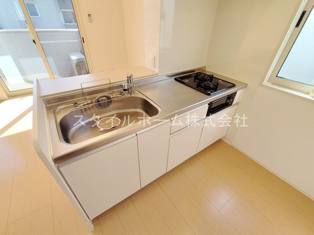 カーサ　デュエットＢ棟のキッチン|別部屋写真です。
