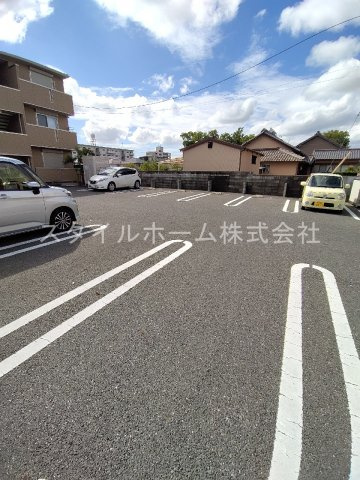 カーサ　デュエットＢ棟の駐車場