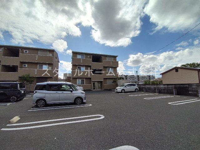 カーサ　デュエットＢ棟の駐車場
