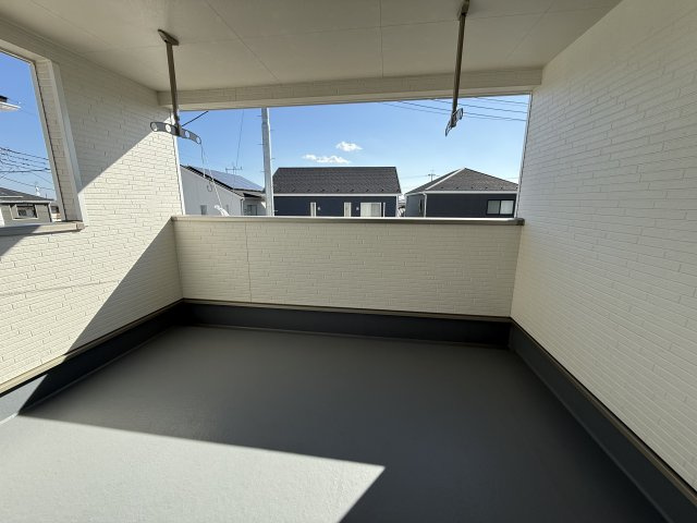 クレイドルガーデン前橋市青柳町第27　5号棟のバルコニー|【イメージ画像】インナーバルコニーは急な雨でも洗濯物が濡れません。