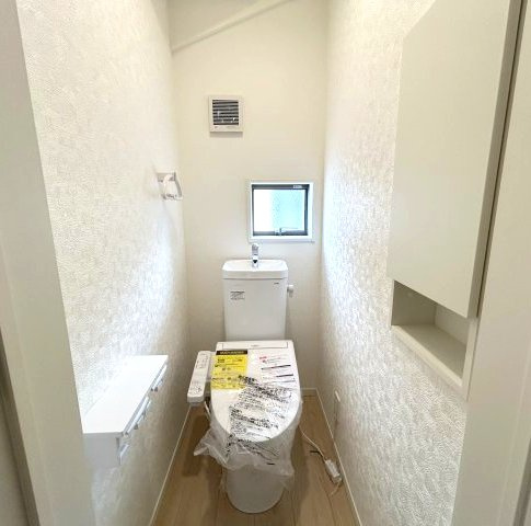 クレイドルガーデン前橋市青柳町第27　5号棟のトイレ|【イメージ画像】1階トイレです。清潔感のある白を基調としています。
温水洗浄・便座暖房機能の付いた快適なトイレです☆