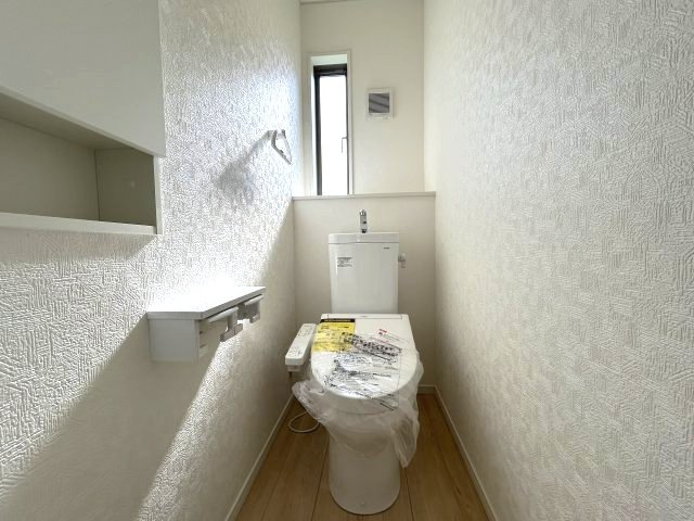 クレイドルガーデン前橋市青柳町第27　5号棟のトイレ|【イメージ画像】2階トイレです。清潔感のある白を基調としています。