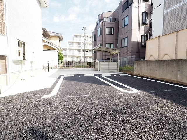 シャンブル舞浜の駐車場