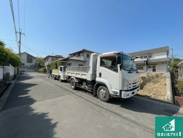 神戸市北区ひよどり台　新築一戸建ての前面道路含む現地写真|周辺は落ち着いた街並みの住宅地！子育てがしやすい住環境です！まだ未完成ですが、現地でしかわからない事もございます。是非一度ご覧ください。