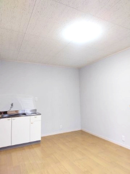５８１８８　岐阜市千代田町中古戸建てのキッチン