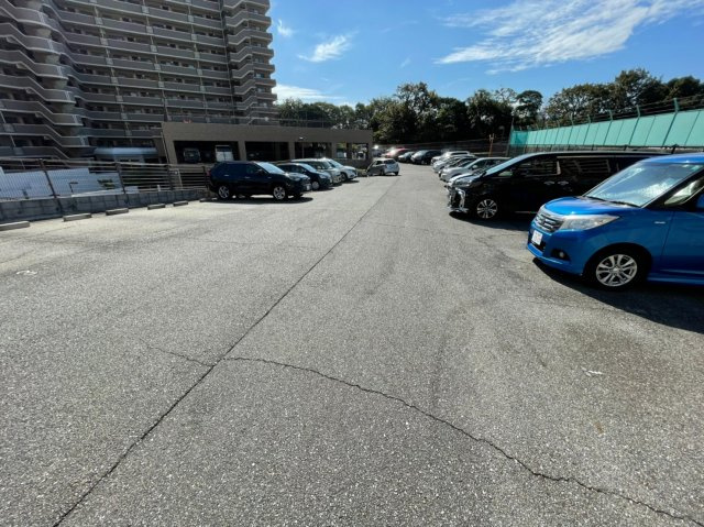 アンビエントジェーム山Ⅱ番館の駐車場