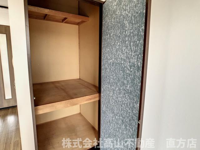 直方市新町３丁目のアパートの収納