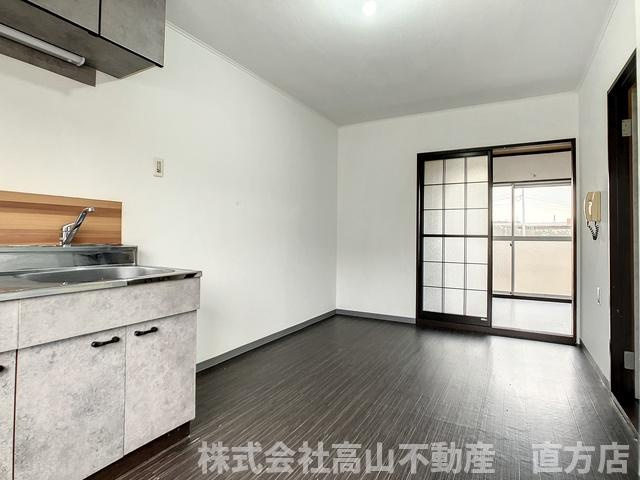 直方市新町３丁目のアパートの居間・リビング