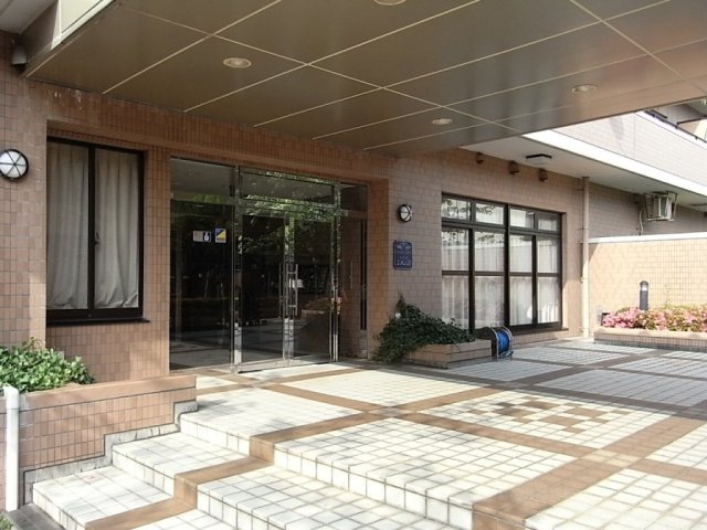 コープシティ上大川前のエントランス