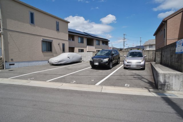 サンバレーウェスト御殿山の駐車場