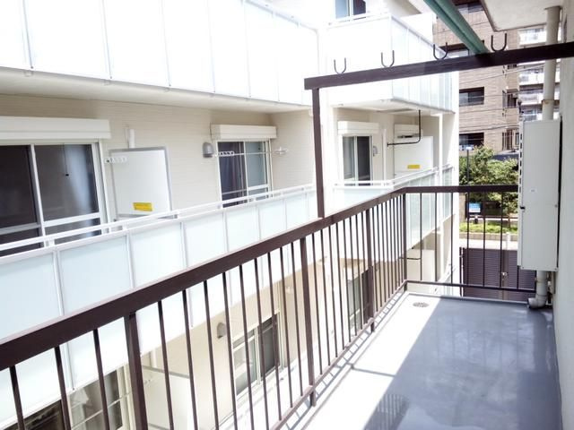 市谷仲之町住宅のバルコニー
