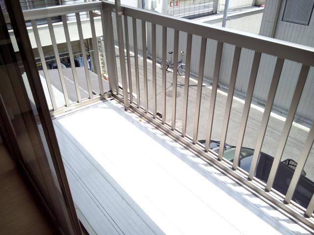市谷仲之町住宅のバルコニー