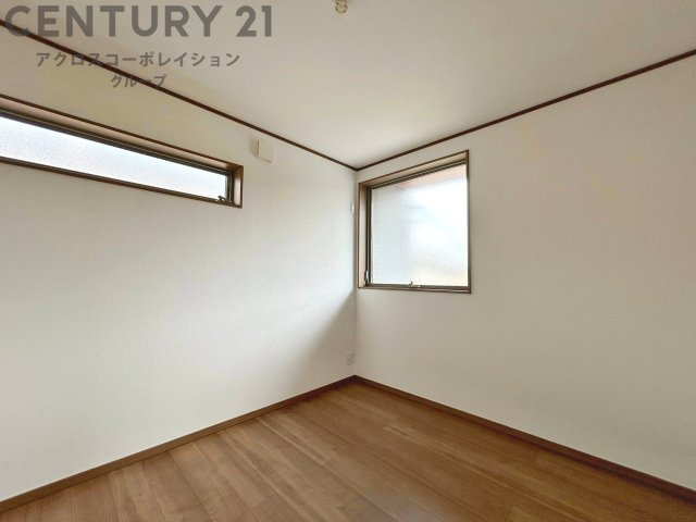 創造性や成長を促す遊びの空間を提供。学習や趣味に集中できる環境を整えます。個別のプライベートスペースは自己表現と自立心を育み、心地よい睡眠環境を整えリラックスできる場所を提供。
