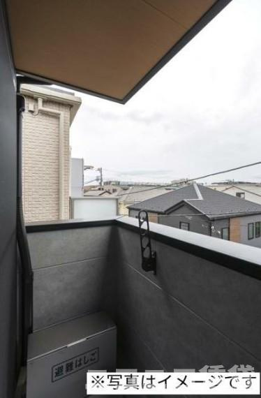 足立区東綾瀬２丁目のアパートのバルコニー