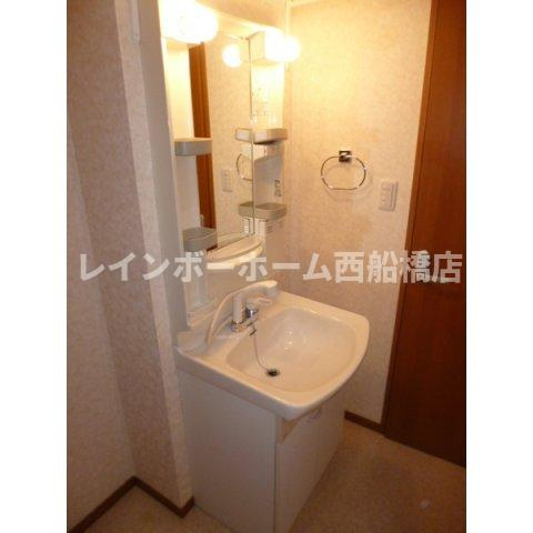 ソレジオ藤原の独立洗面台