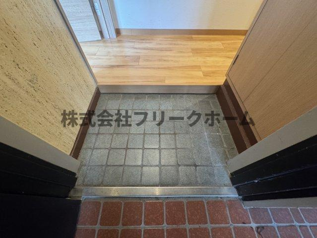 三鷹市上連雀７丁目の賃貸マンションの玄関