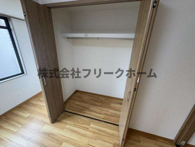 三鷹市上連雀７丁目の賃貸マンションの収納