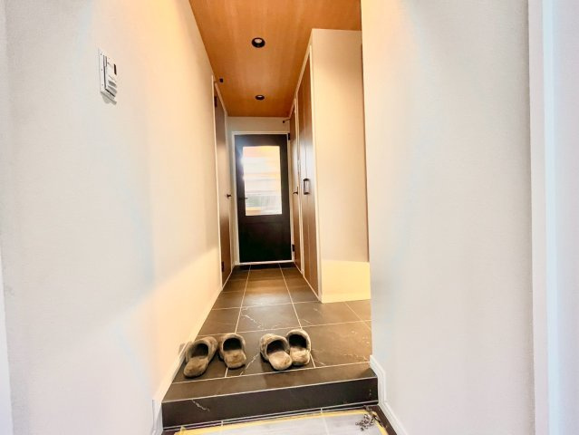 渋谷マンションの玄関|2026.09.10撮影

現地ご見学希望・資料請求などお気軽にお問い合わせ下さい！
03-5990-5201
