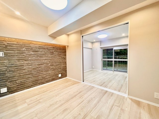 渋谷マンションの居間・リビング|2026.09.10撮影

現地ご見学希望・資料請求などお気軽にお問い合わせ下さい！
03-5990-5201