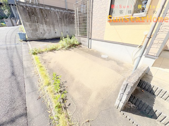 【サンスターホーム】青梅市柚木町1丁目　中古戸建の駐車場