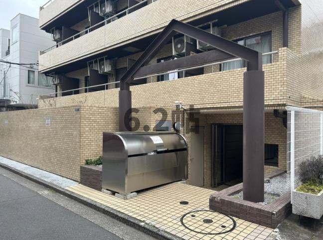 フリービング新宿のエントランス