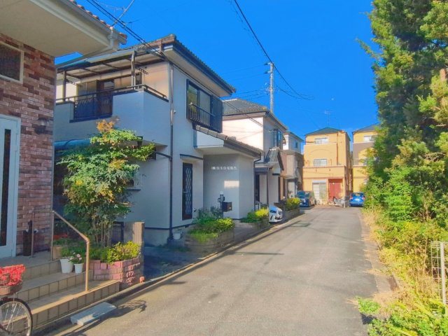 富士見市東みずほ台４丁目の中古一戸建の前面道路含む現地写真|北東側4.5m公道です。