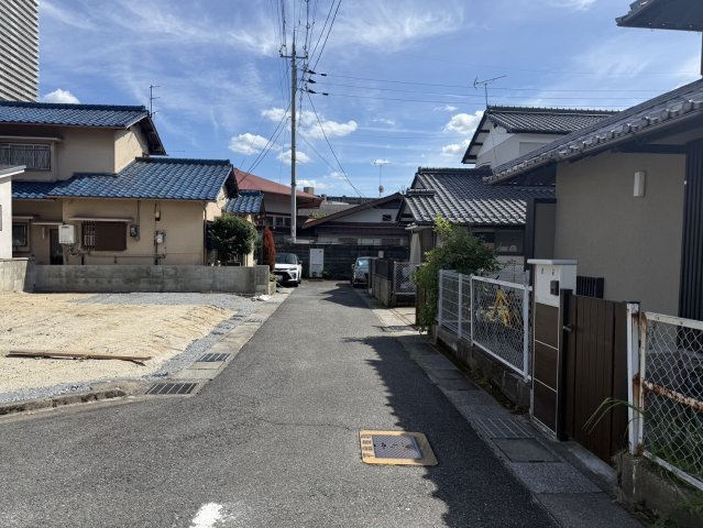 大津市桜野町1丁目 新築戸建の前面道路含む現地写真