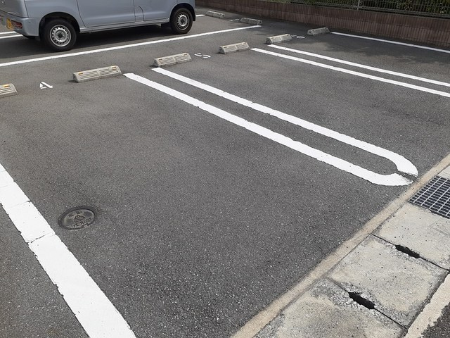 スーリヤの駐車場