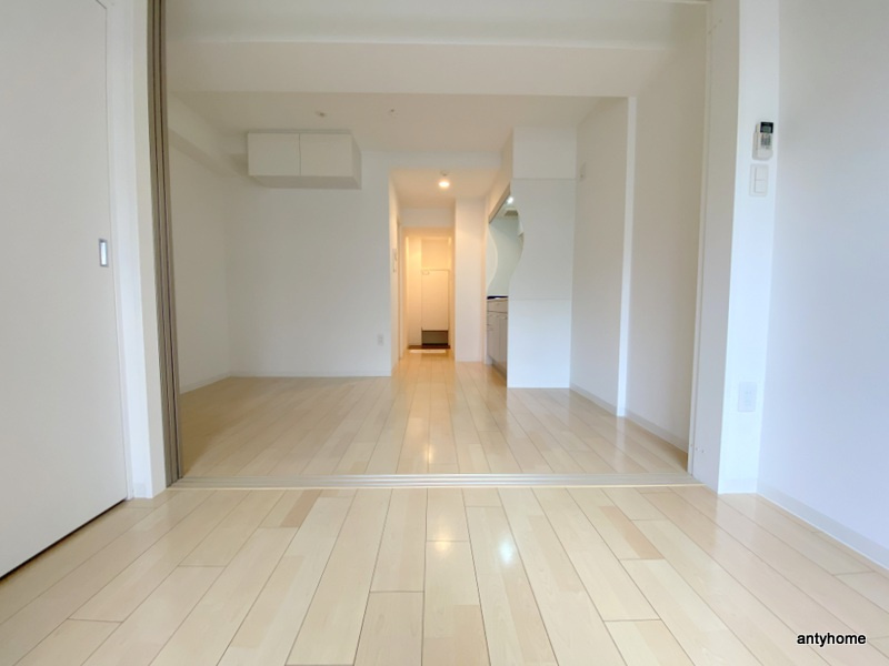 セレニテ上町台　仲介手数料無料の居間・リビング