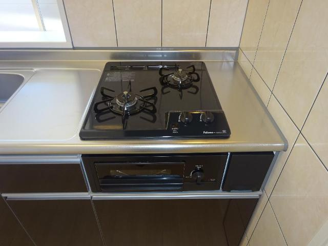 カーサ　フェリーチェのキッチン|２口コンログリル付