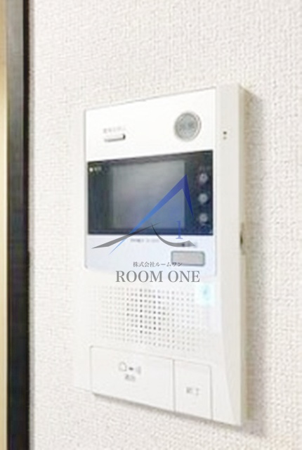 スカイコートパレス大島のセキュリティ|モニター付きインターホンです。