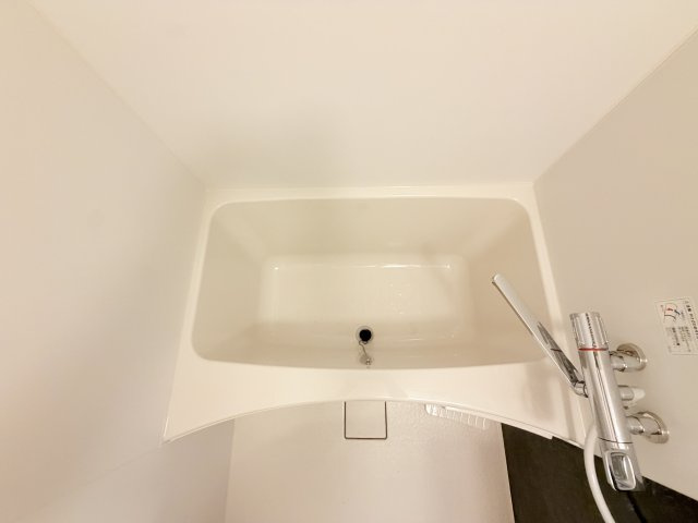 セレニテ西元町アリエの浴室