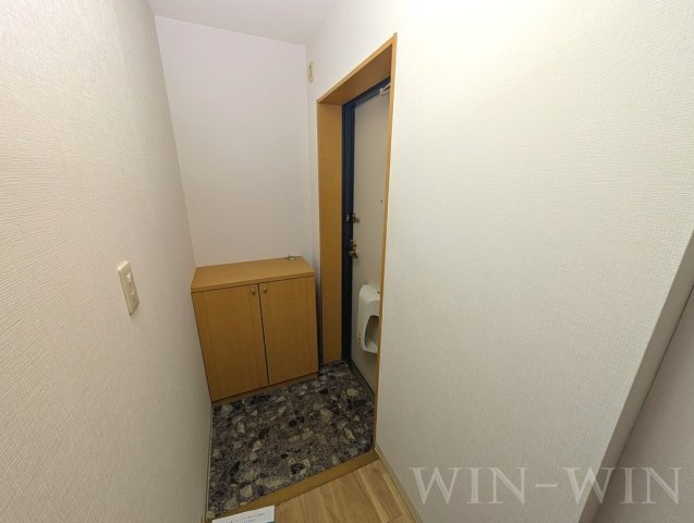 フローラ・リヴェールの玄関|イメージ（同建物内別部屋の写真です）