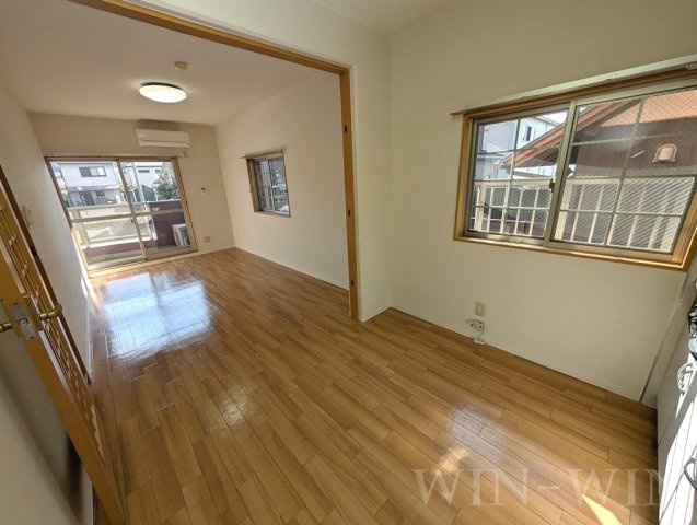 フローラ・リヴェールの居間・リビング|イメージ（同建物内別部屋の写真です）