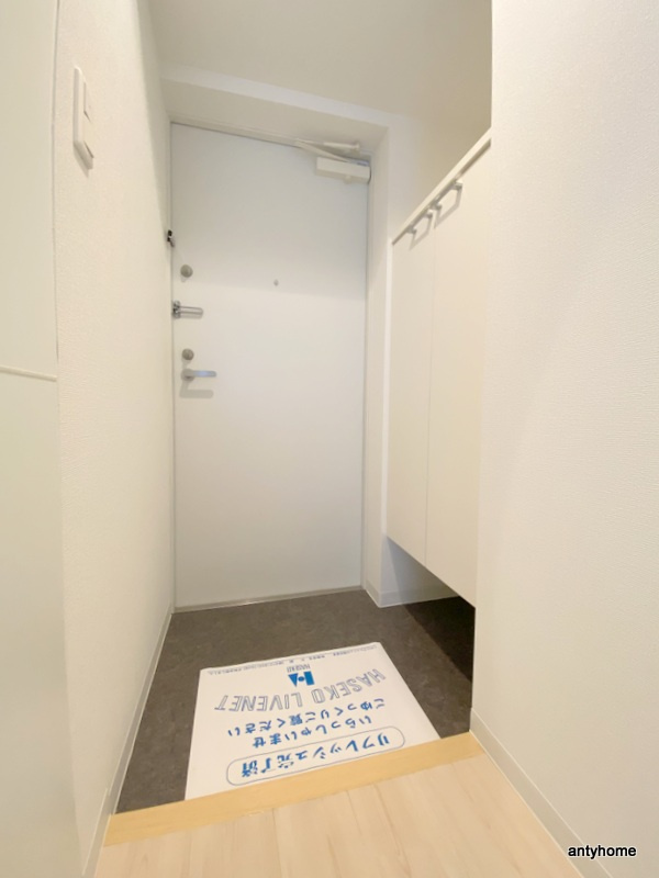 セレニテ上町台　仲介手数料無料の玄関