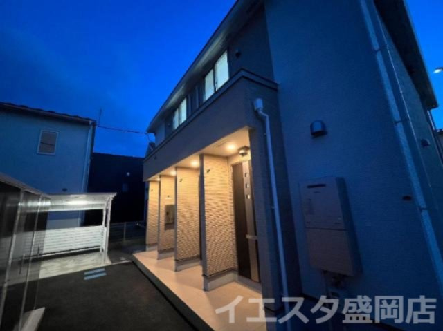 メゾン　ラ　テールの外観|外観写真（夜）