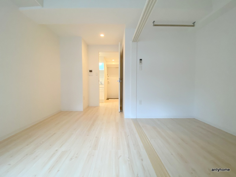 セレニテ上町台　仲介手数料無料の居間・リビング