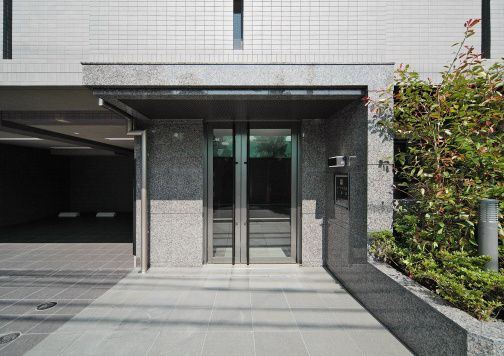 ルーブル大森七番館のエントランス