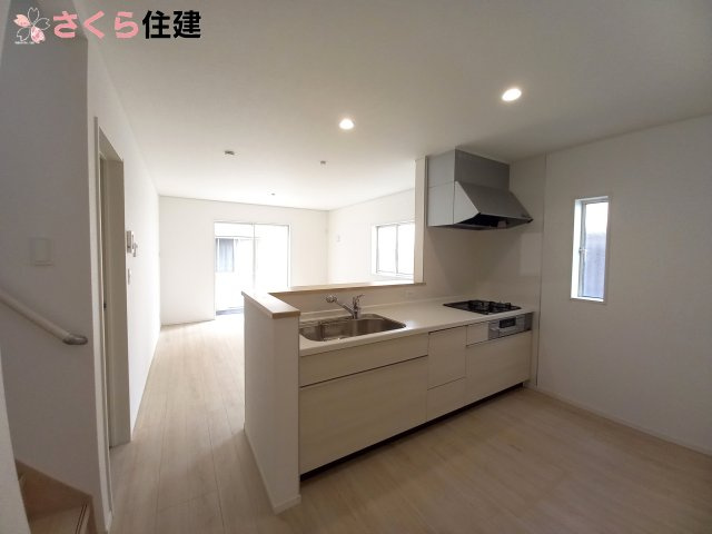 クレイドルガーデン宇都宮市桜　第3のキッチン|キッチンに窓があるので換気扇だけでなく換気もできます
