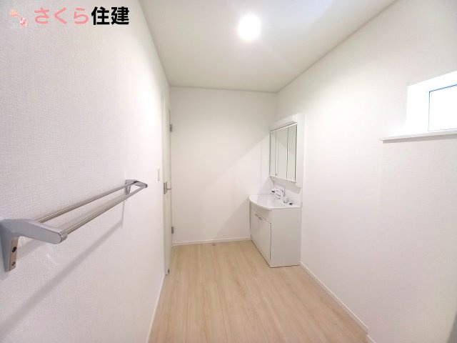 クレイドルガーデン宇都宮市桜　第3の洗面所|広めの洗面脱衣所なので家族の下着やタオルを収納する棚なども設置できそうです