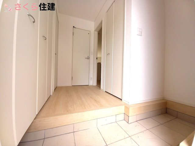 クレイドルガーデン宇都宮市桜　第3の玄関|玄関ホールは収納が多めです