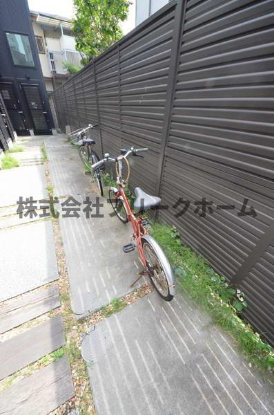 グランエッグス三鷹の駐車場