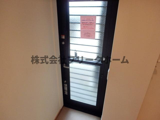 グランエッグス三鷹の玄関